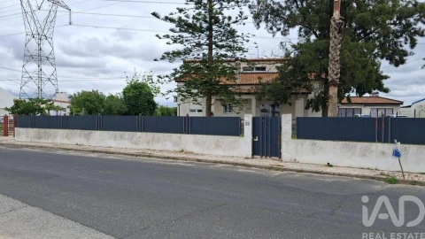 Quinta T6 para Venda em Samora Correia