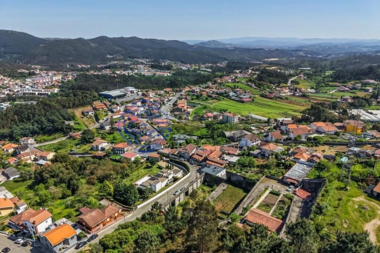 Terreno para Venda em Fânzeres e São Pedro da Cova Foto 2