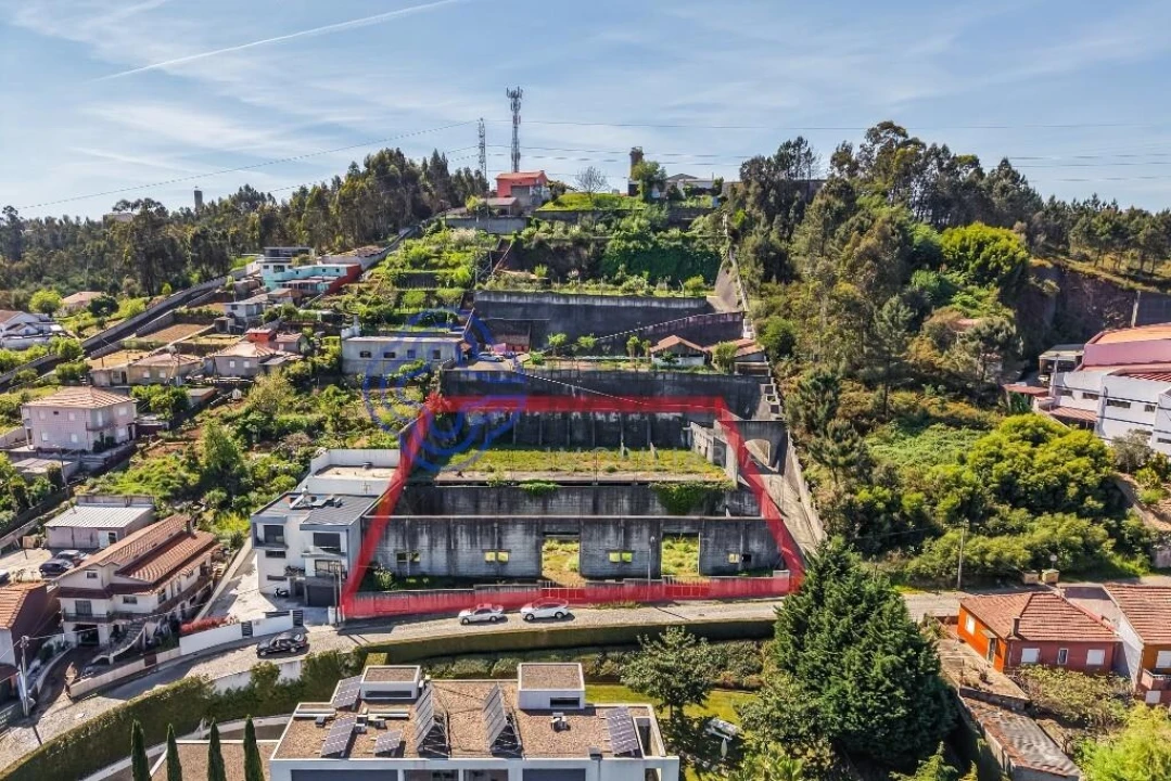 Terreno para Venda em Fânzeres e São Pedro da Cova Foto 1
