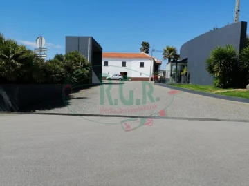 Armazém para Arrendamento em Fânzeres e São Pedro da Cova