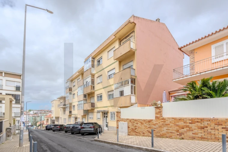 Apartamento T2 para Venda em Agualva e Mira-Sintra Foto 17