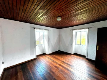 Moradia T2 para Venda em Santo Espirito