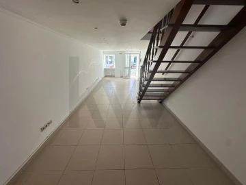 Loja para Venda em Vila do Porto