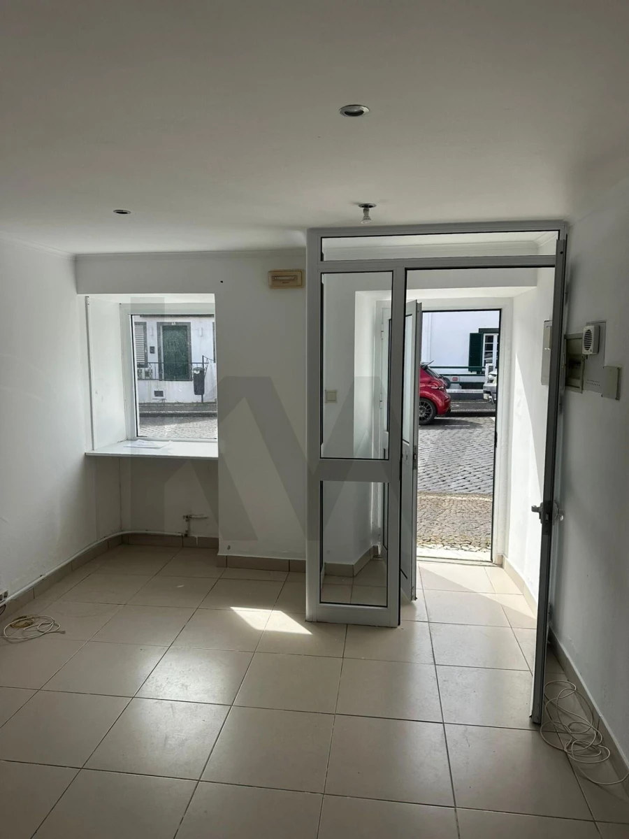 Loja para Venda em Vila do Porto Foto 2