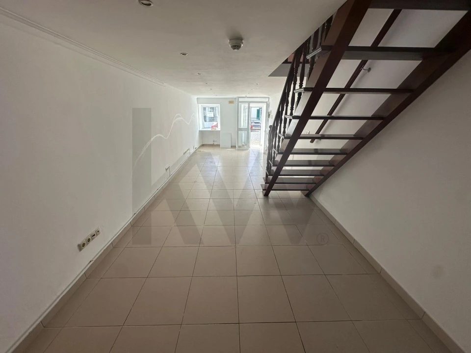 Loja para Venda em Vila do Porto Foto 3