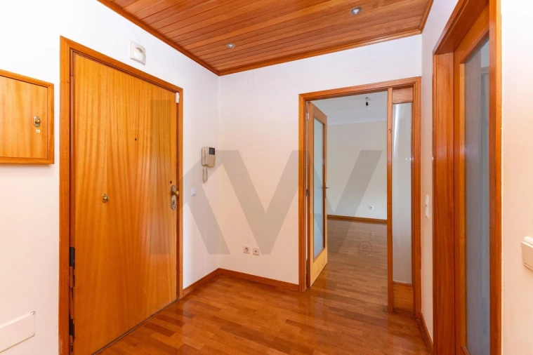 Apartamento T2 para Venda em Castêlo da Maia Foto 3