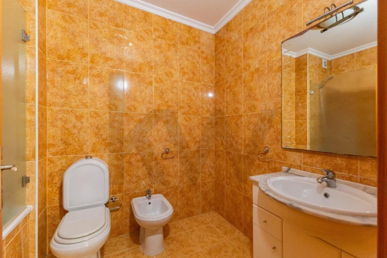 Apartamento T2 para Venda em Castêlo da Maia Foto 17