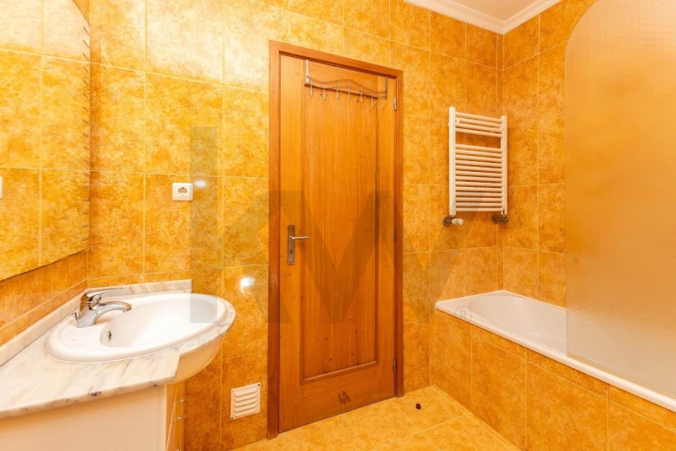 Apartamento T2 para Venda em Castêlo da Maia Foto 18