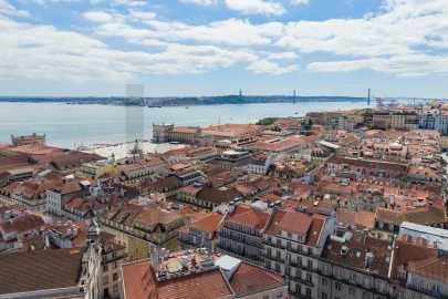 Apartamento T1 para Arrendamento em Santa Maria Maior