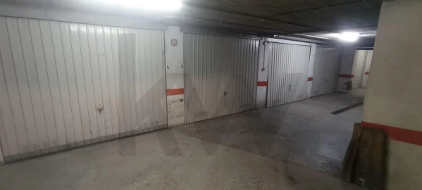 Garagem para Venda em Encosta do Sol