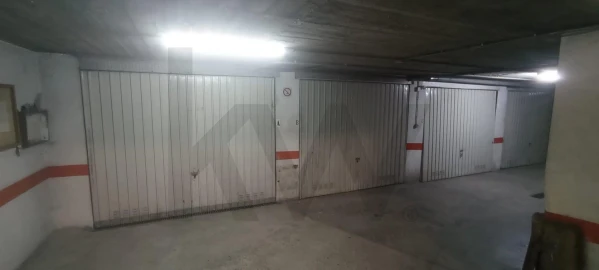 Garagem para Venda em Encosta do Sol