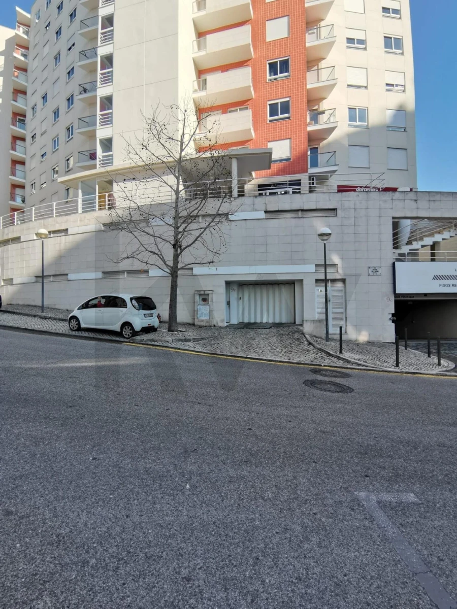 Apartamento T1 para Arrendamento em Lumiar Foto 11