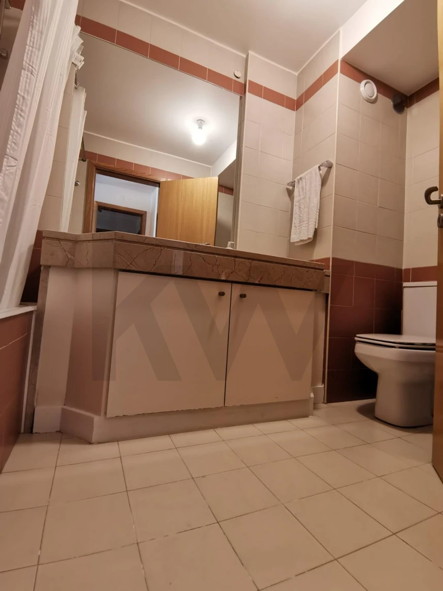 Apartamento T1 para Arrendamento em Lumiar Foto 9