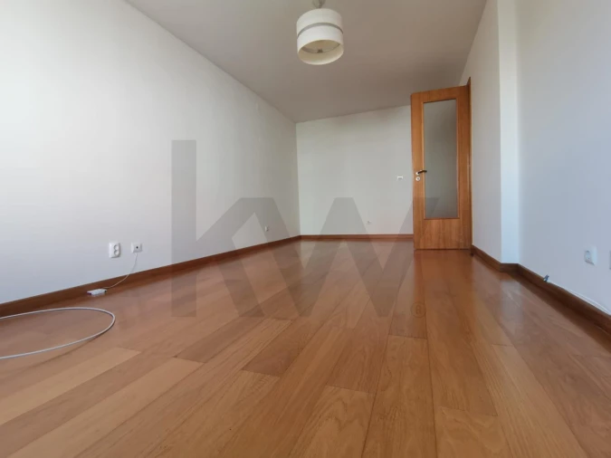 Apartamento T1 para Arrendamento em Lumiar Foto 4