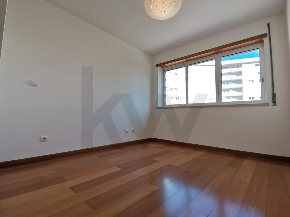 Apartamento T1 para Arrendamento em Lumiar Foto 7