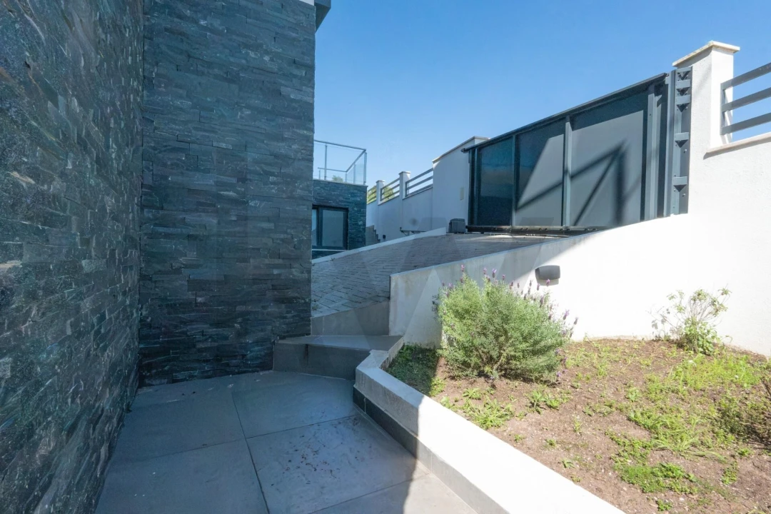 Moradia T4 para Venda em Pontinha e Famões Foto 64