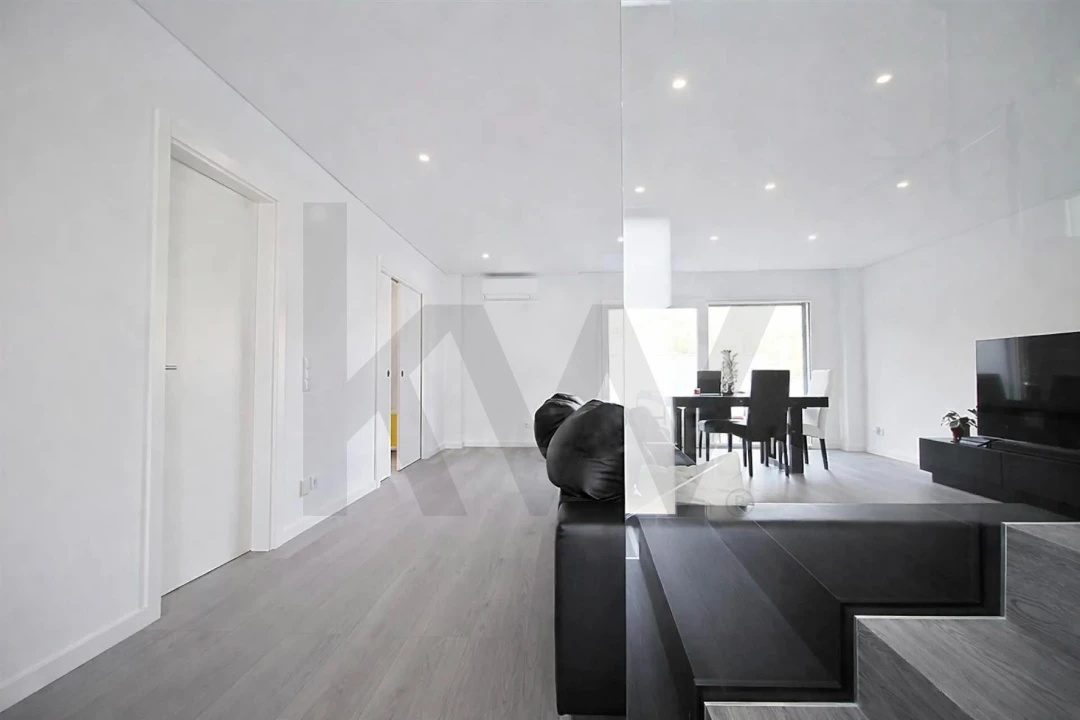 Moradia T4 para Venda em Pontinha e Famões Foto 6