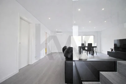 Moradia T4 para Venda em Pontinha e Famões