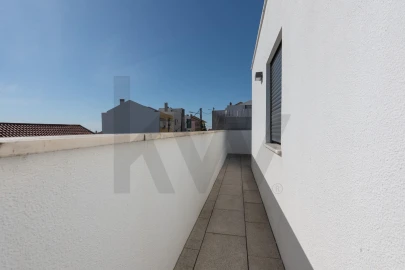 Moradia T4 para Venda em Pontinha e Famões