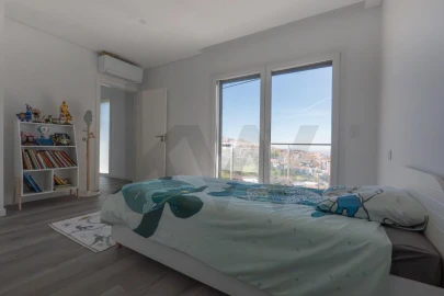 Moradia T4 para Venda em Pontinha e Famões