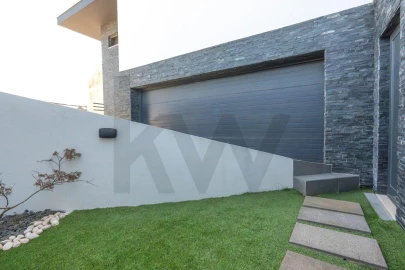 Moradia T4 para Venda em Pontinha e Famões