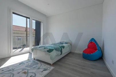 Moradia T4 para Venda em Pontinha e Famões