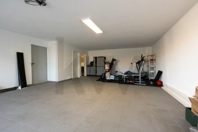 Moradia T4 para Venda em Pontinha e Famões