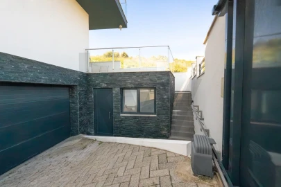 Moradia T4 para Venda em Pontinha e Famões