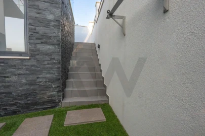 Moradia T4 para Venda em Pontinha e Famões