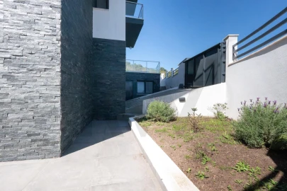 Moradia T4 para Venda em Pontinha e Famões