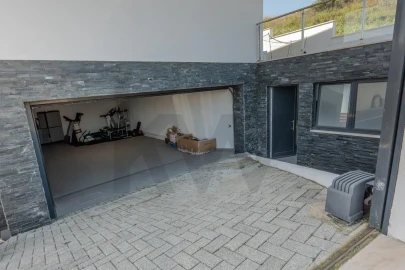 Moradia T4 para Venda em Pontinha e Famões