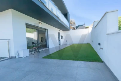 Moradia T4 para Venda em Pontinha e Famões