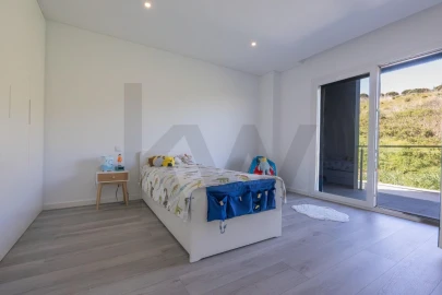 Moradia T4 para Venda em Pontinha e Famões