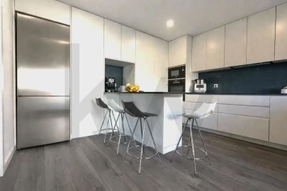 Moradia T4 para Venda em Pontinha e Famões