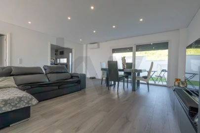 Moradia T4 para Venda em Pontinha e Famões