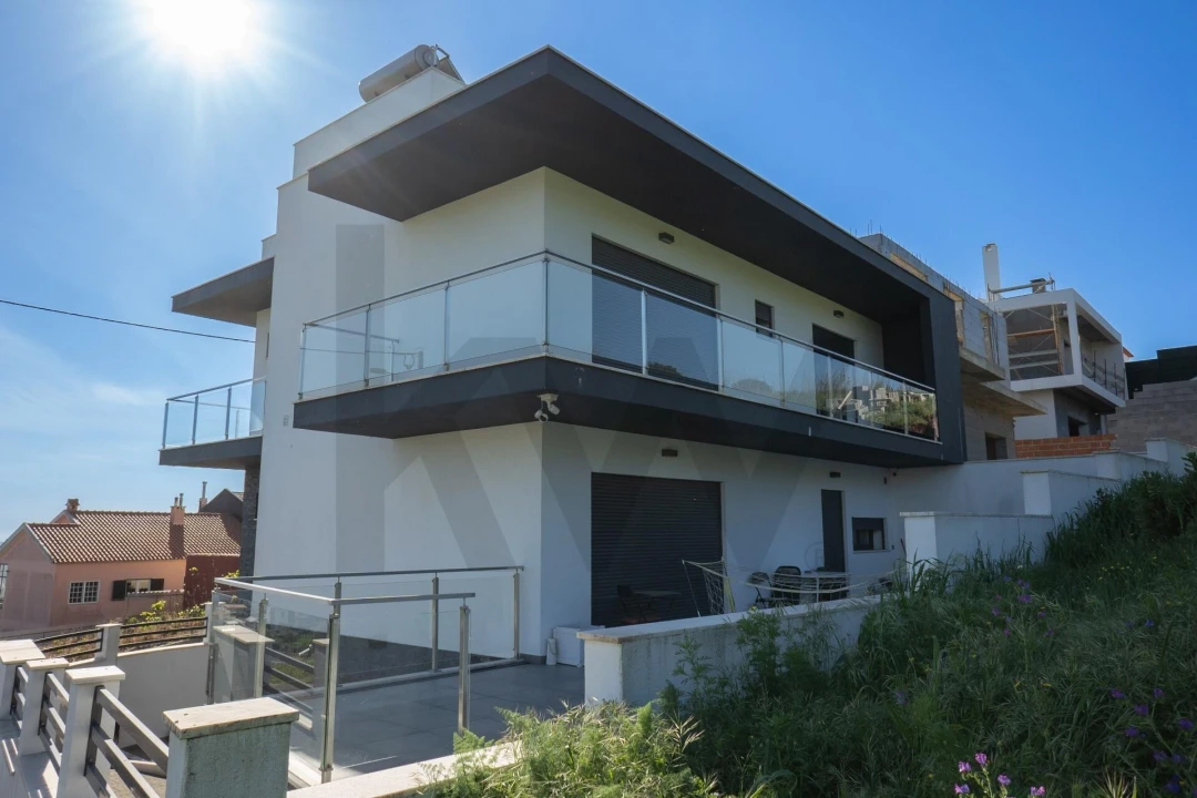 Moradia T4 para Venda em Pontinha e Famões Foto 3