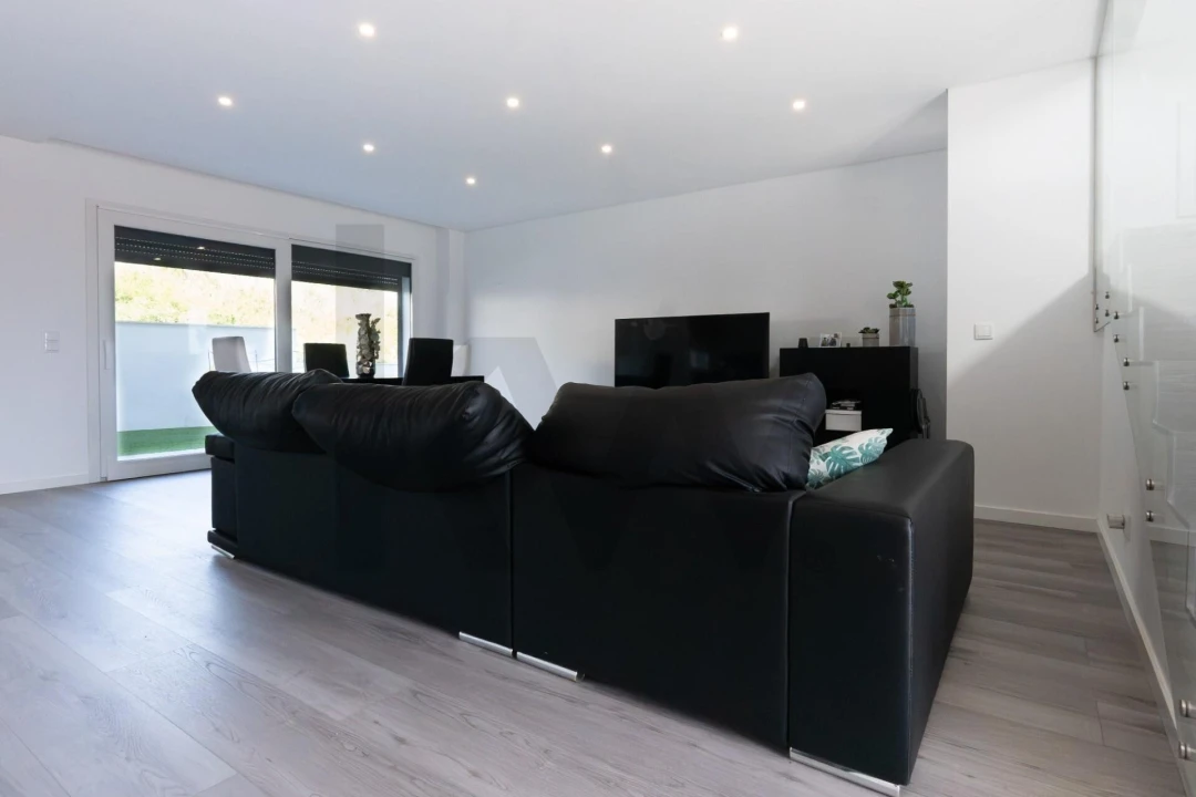 Moradia T4 para Venda em Pontinha e Famões Foto 7