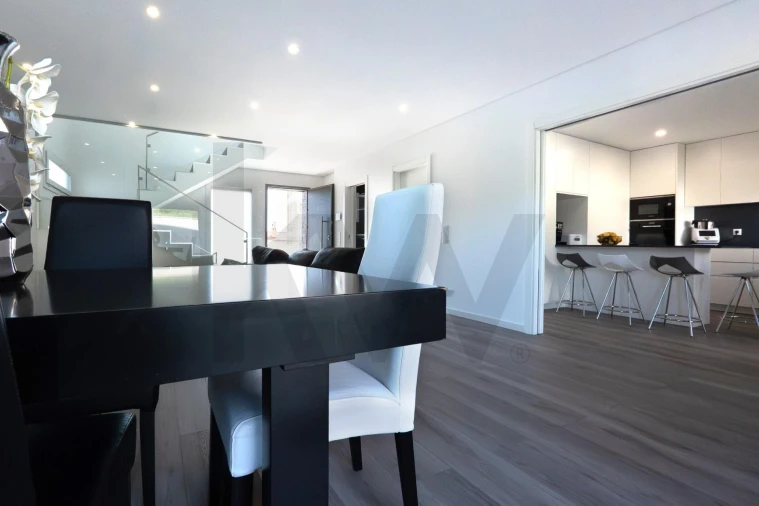 Moradia T4 para Venda em Pontinha e Famões Foto 10