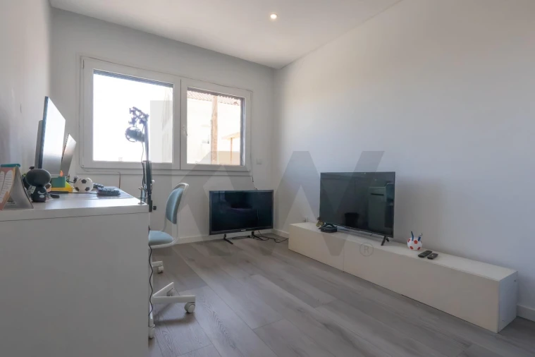 Moradia T4 para Venda em Pontinha e Famões Foto 20