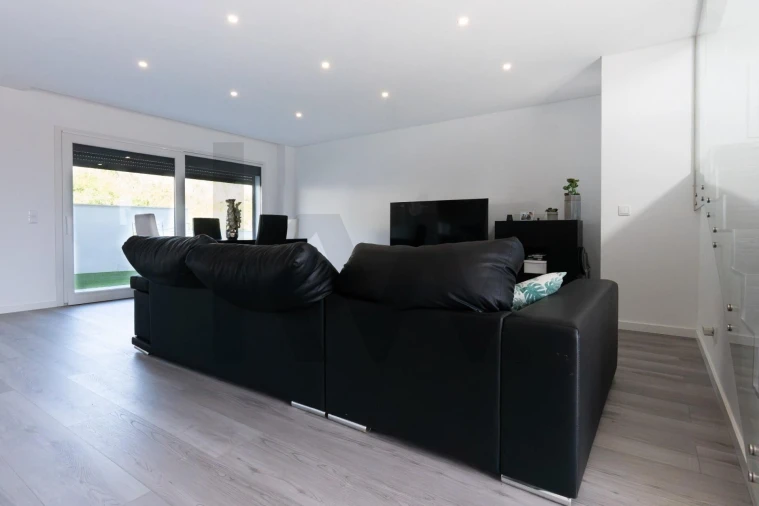 Moradia T4 para Venda em Pontinha e Famões Foto 7