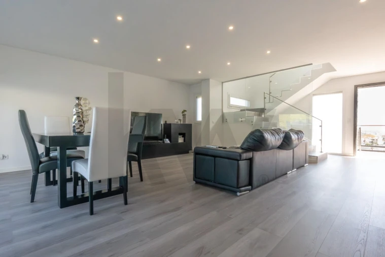 Moradia T4 para Venda em Pontinha e Famões Foto 9