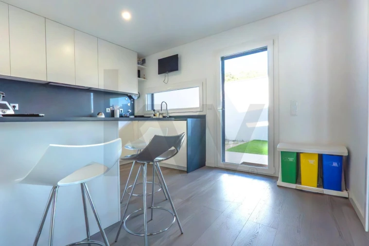 Moradia T4 para Venda em Pontinha e Famões Foto 12