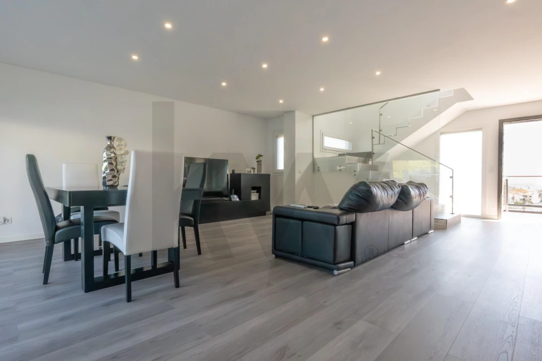 Moradia T4 para Venda em Pontinha e Famões Foto 9