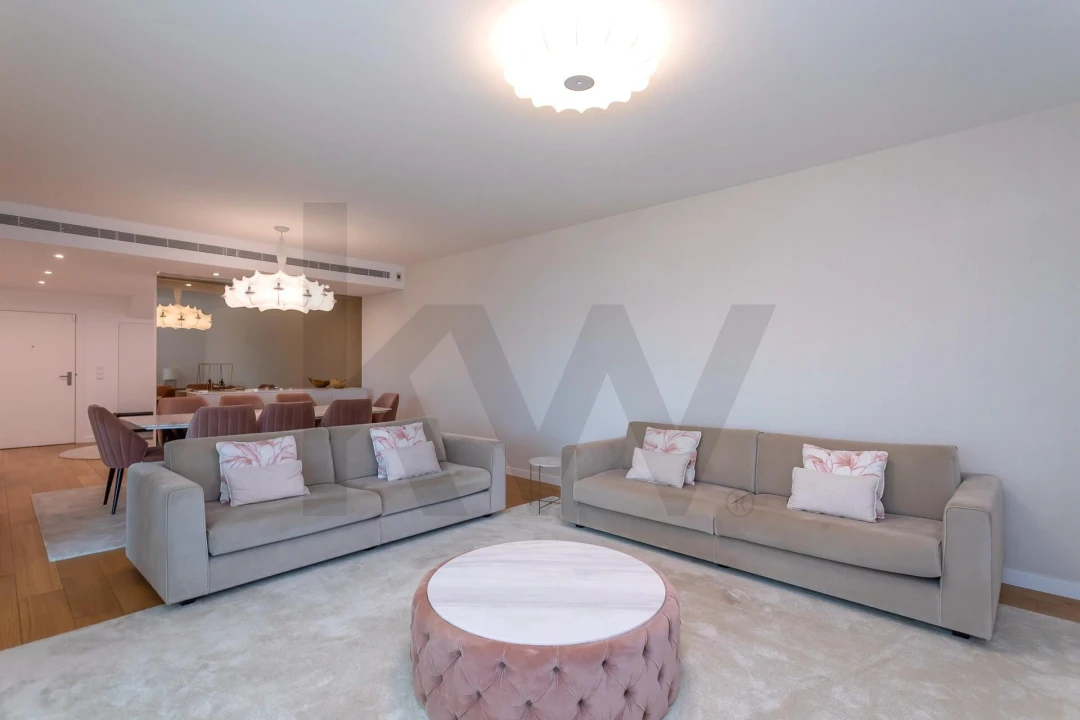 Apartamento T5 para Arrendamento em Lumiar Foto 4