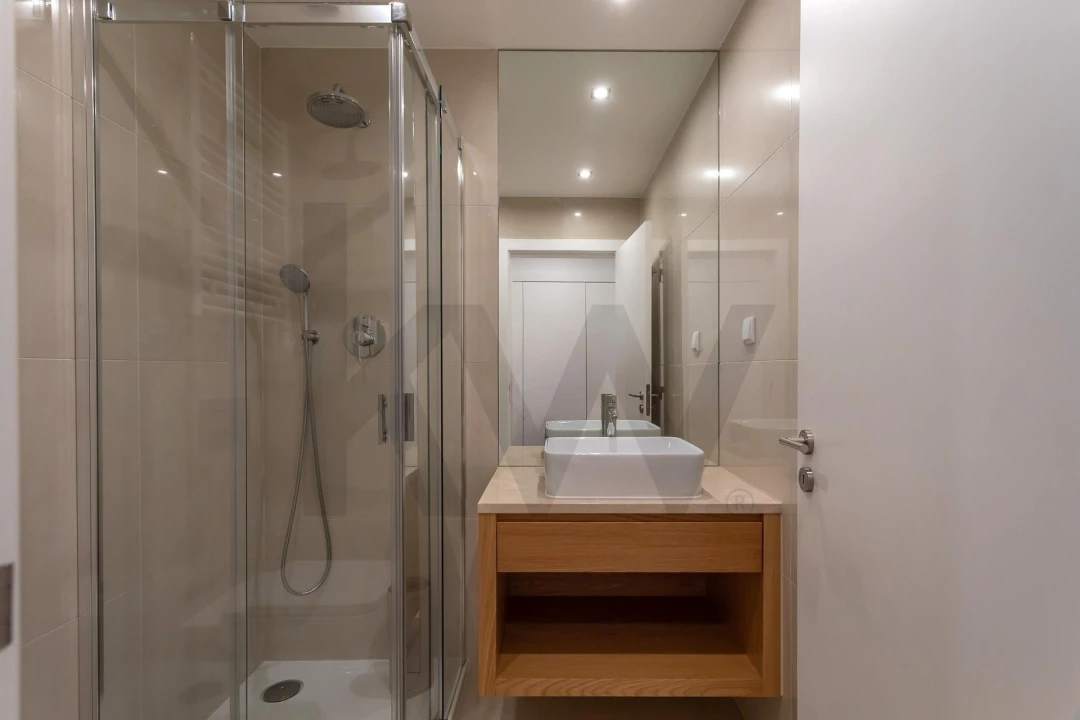 Apartamento T5 para Arrendamento em Lumiar Foto 17