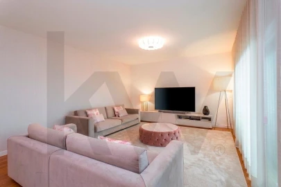 Apartamento T5 para Arrendamento em Lumiar