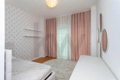 Apartamento T5 para Arrendamento em Lumiar