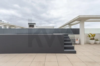 Apartamento T5 para Arrendamento em Lumiar