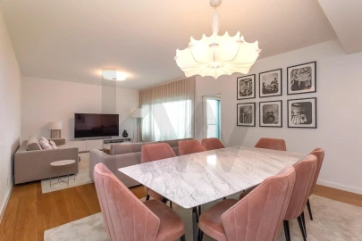 Apartamento T5 para Arrendamento em Lumiar