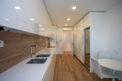 Apartamento T5 para Arrendamento em Lumiar